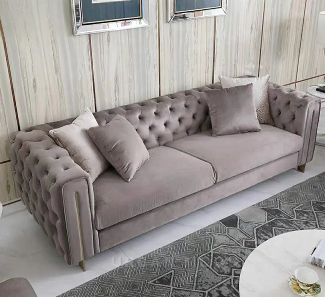 DRAKE Victorian Velvet Tufted Sofa