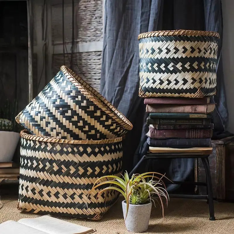 LÉO Rustic Rattan Basket
